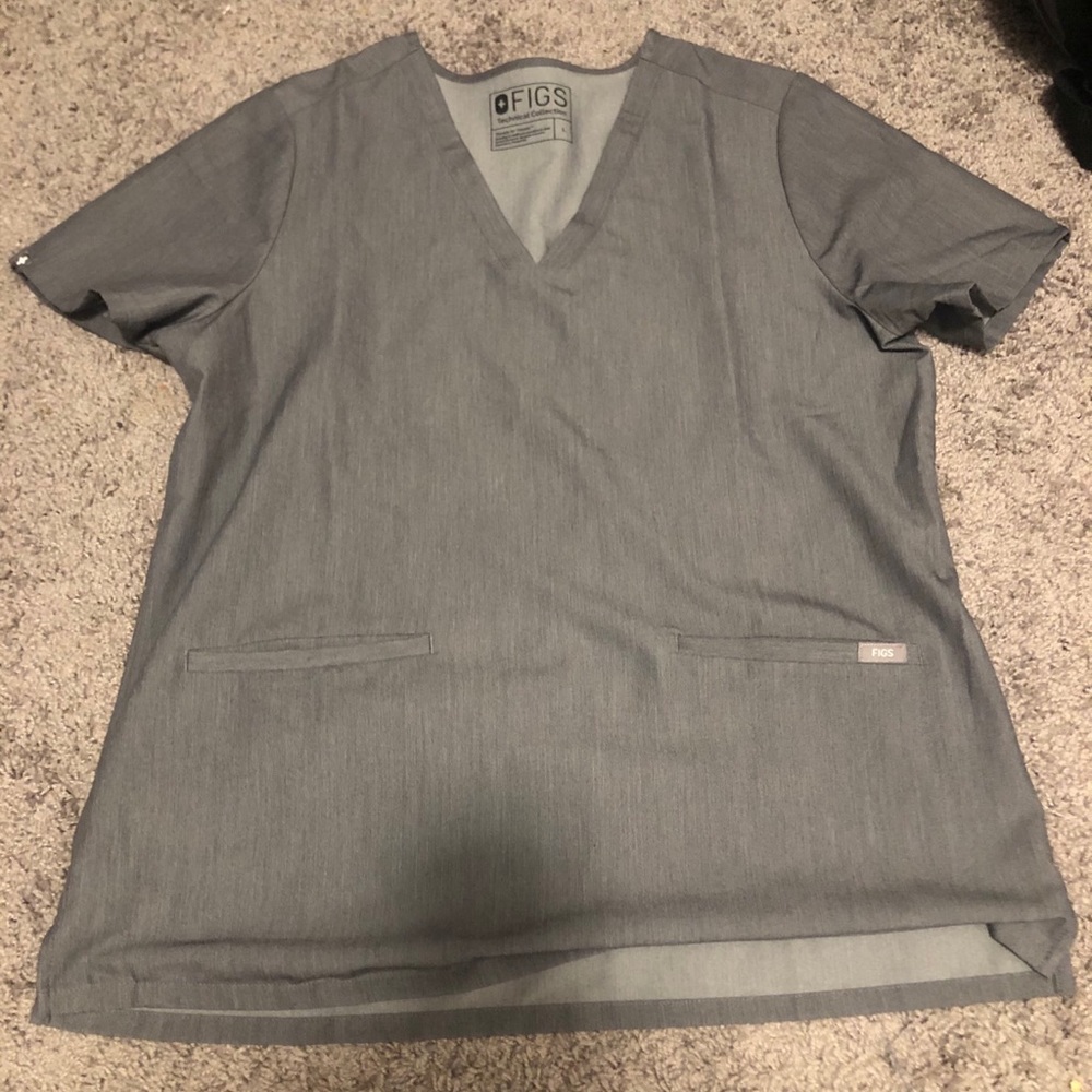 EUC Figs Casma top in graphite